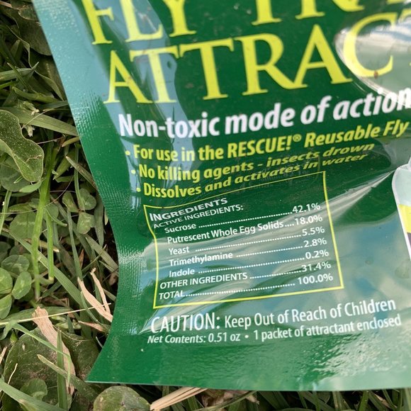 Reusable Outdoor Fly Trap With One Packet Of Non-Toxic Attractant - Picture 4 of 5